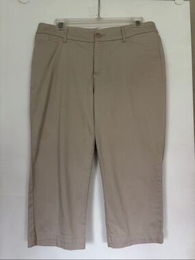Women's Stretch Capri Pants in Taupe
